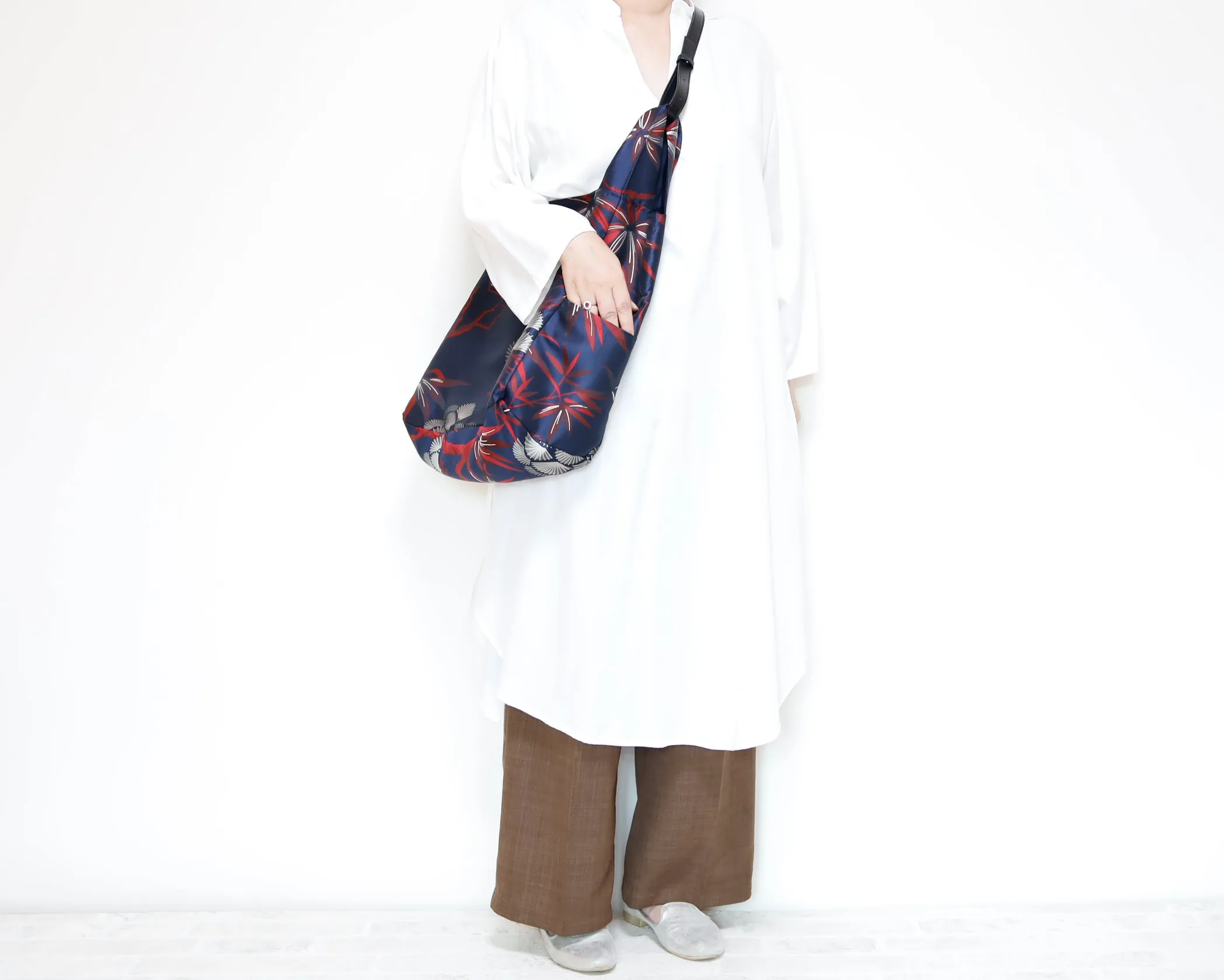 <B04BR>  REGISTAR -KABUKI  RED Tote Bag