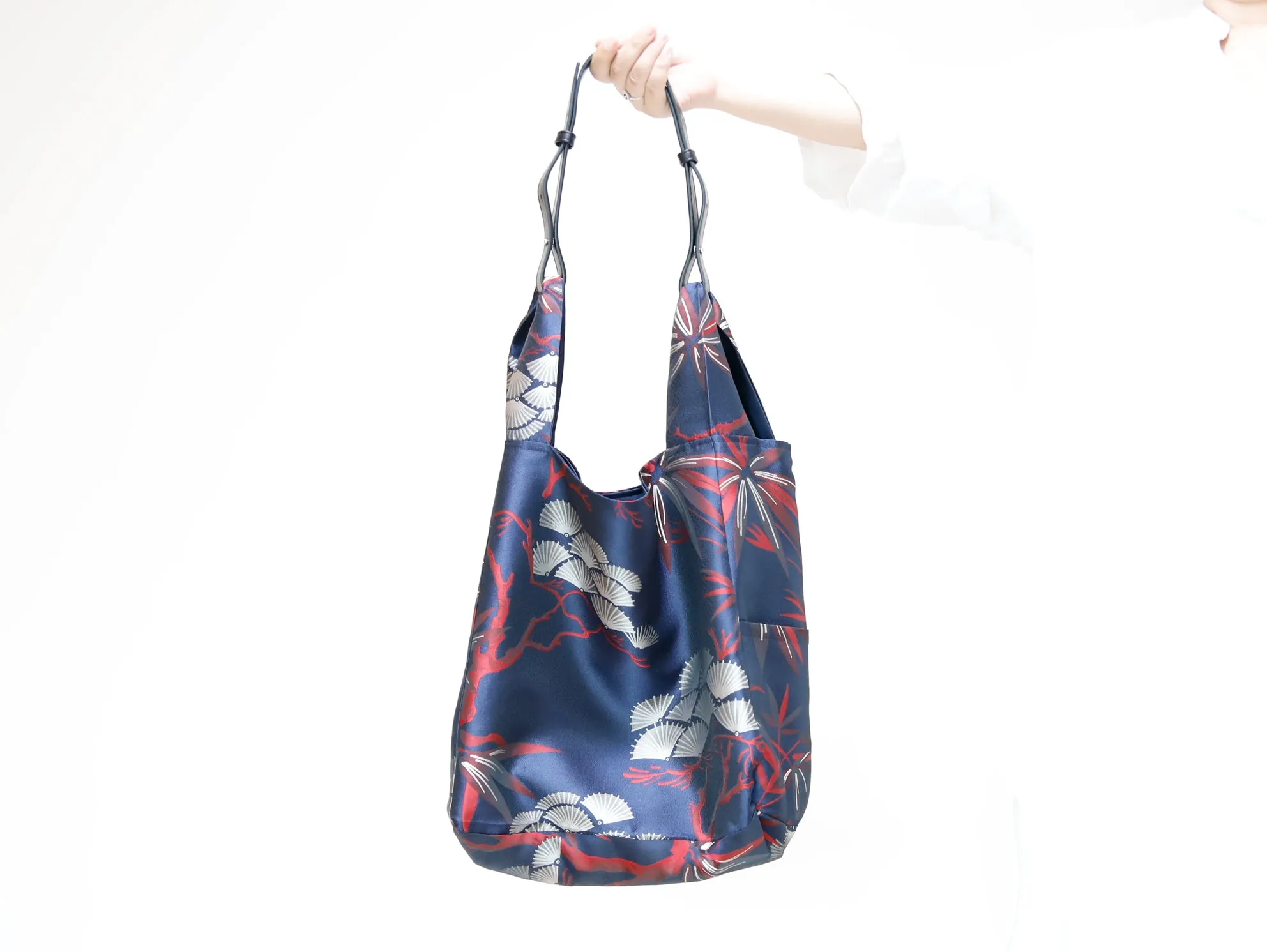 <B04BR>  REGISTAR -KABUKI  RED Tote Bag